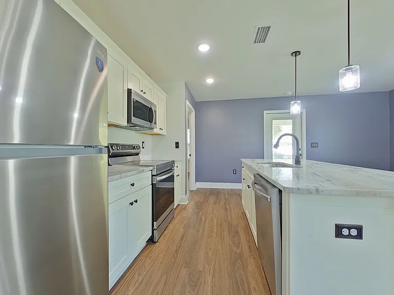 12-web-or-mls-7 Kitchen-4_03202026