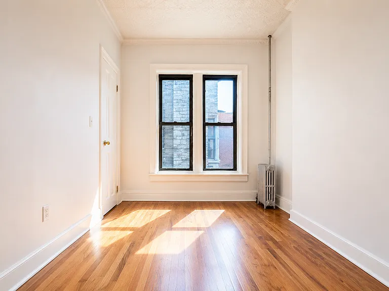 1316 Halsey St #2L — Photo 6