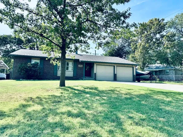 1343 N High Dr, McPherson, KS 67460
