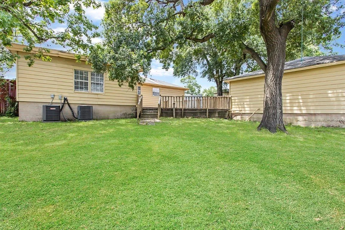 3 bed, 1.5 bath, 1971 sqft, $1,750 — Photo 4