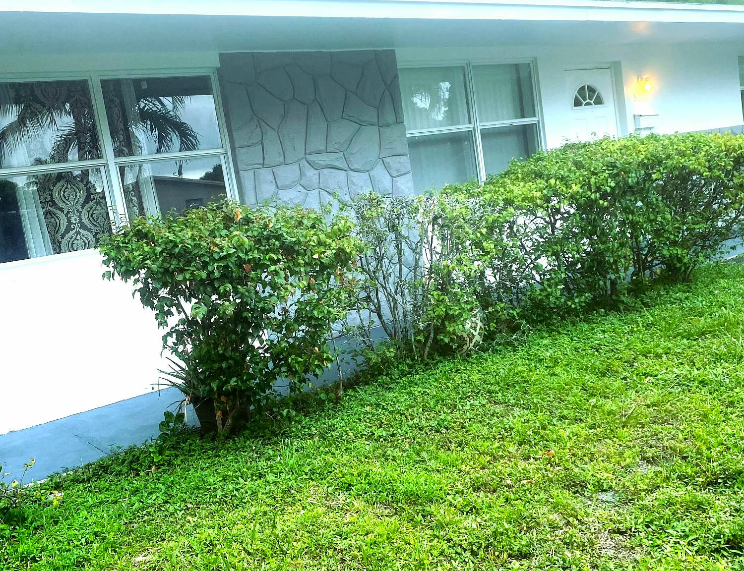 2 bed, 1.0 bath, 1942 sqft, $2,200 — Photo 1