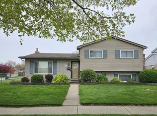 11692 Tahiti Dr, Sterling Heights, MI