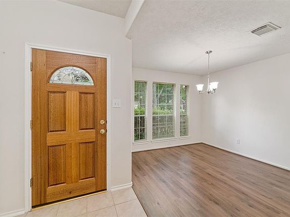 3rd image of 54 S Wynnoak Cir