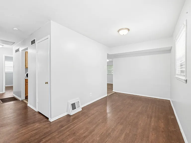 10519 Renfrew Dr — Photo 33