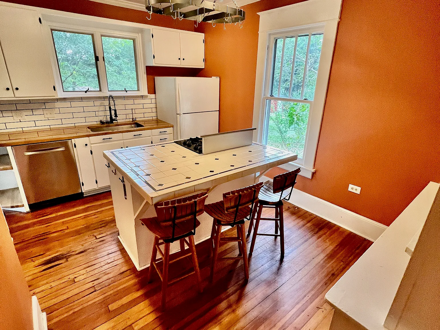 4 bed, 2.5 bath, $2,500 — Photo 3