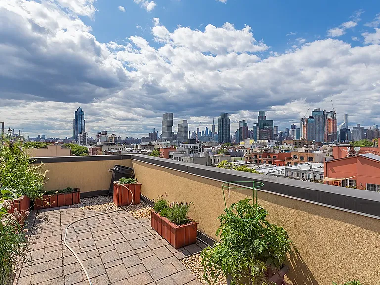 186 India St #7 — Photo 12