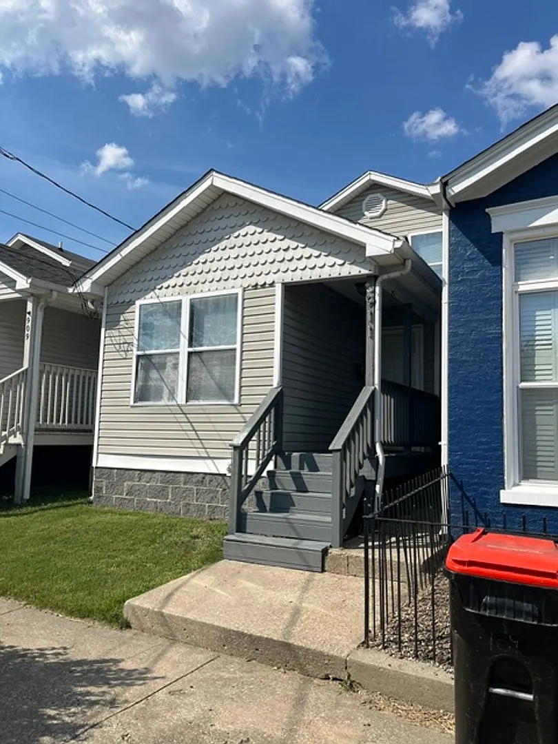 Updated 3 BR, 2 BA home with 1 Car Detached Garage, 911 E Madison St, Louisville, KY 40204 — Photo 1