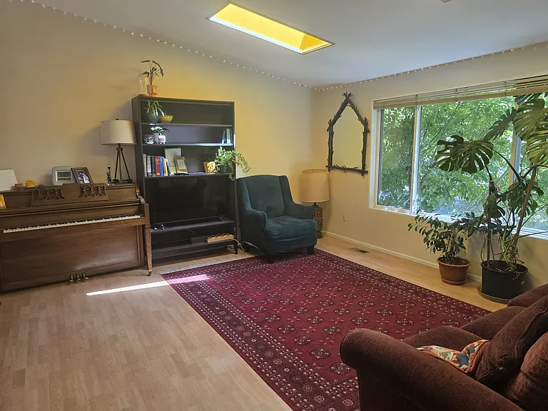 1904 Lake Crest Dr — Photo 2