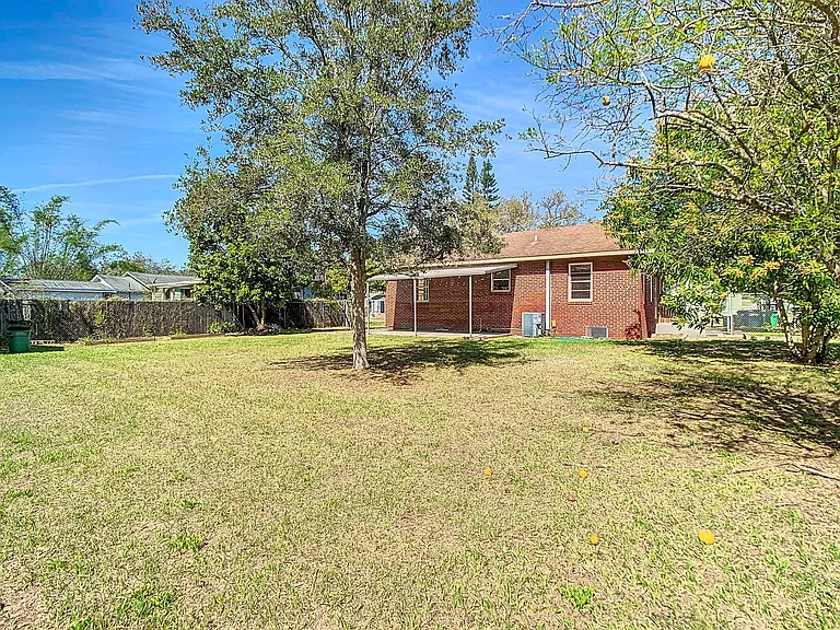 401 E Lambright St — Photo 39