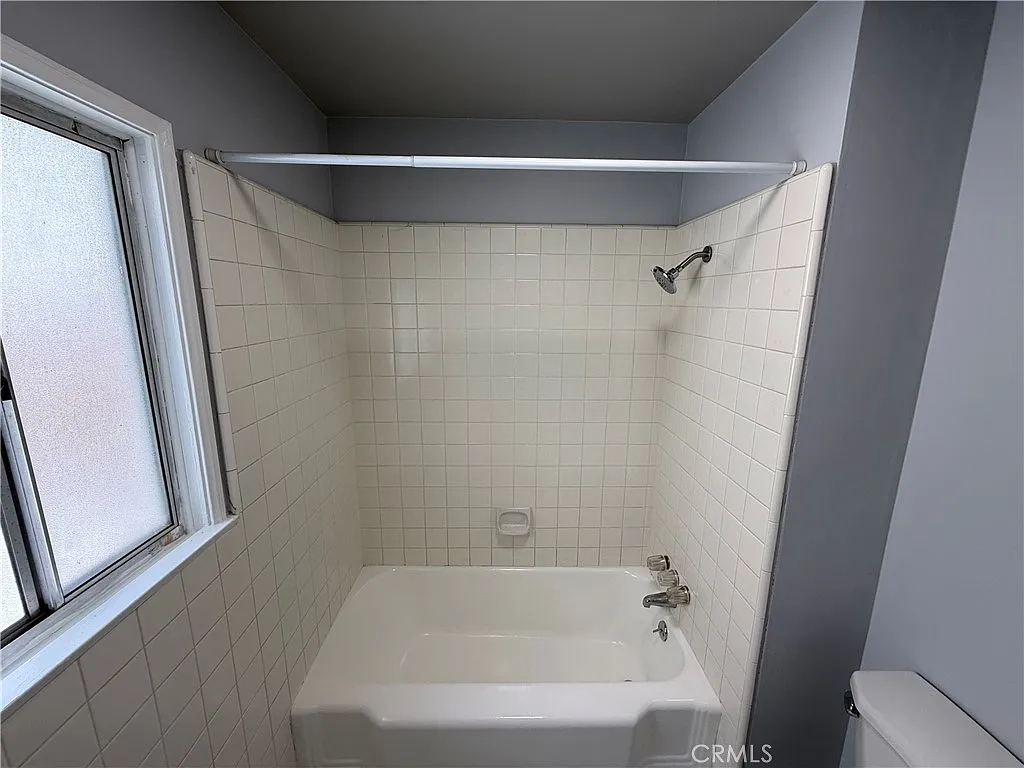 3 bed, 850 sqft, $3,500 — Photo 4