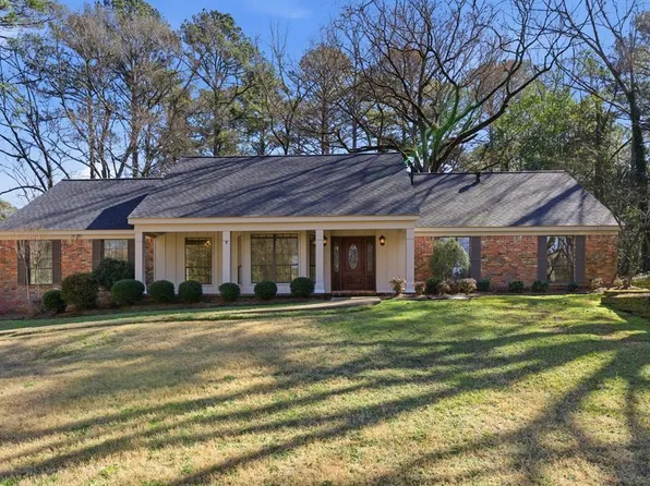 3231 Pinehaven Dr, Laurel, MS 39440