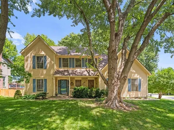 13217 S Locust St, Olathe, KS 66062