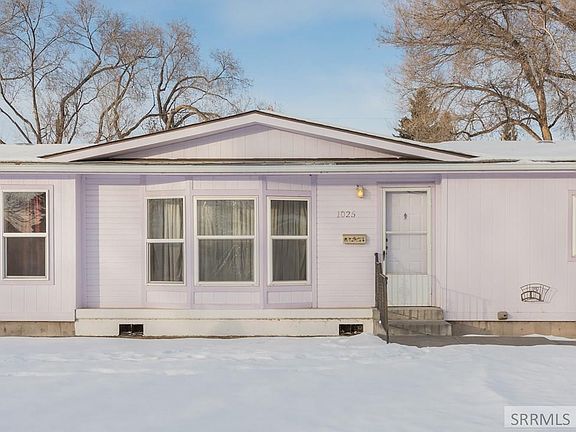 3rd image of 1025 Canyon Ave