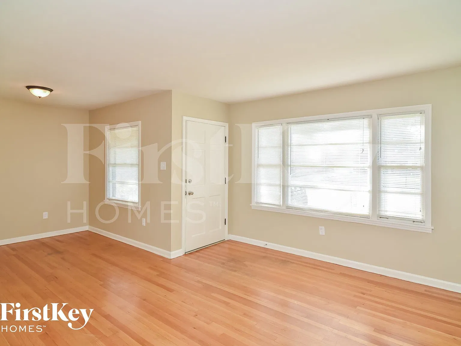 3 bed, 1.0 bath, 1258 sqft, $1,575 — Photo 3