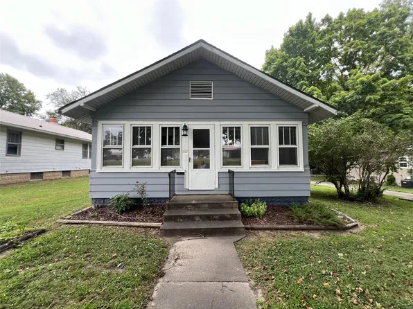 422 S 4th St, Vandalia, IL 62471