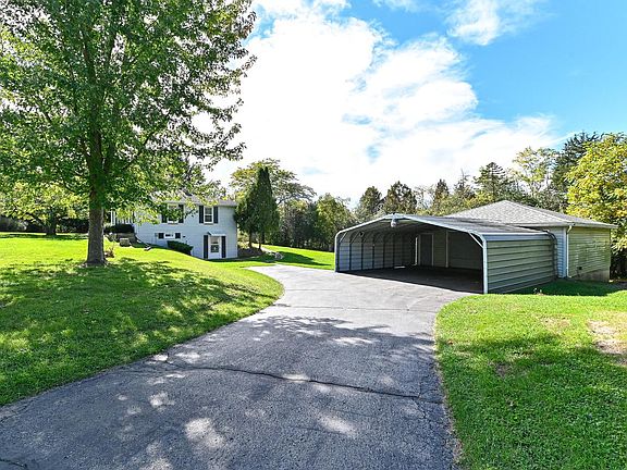 4th image of 1636 Walburg ROAD