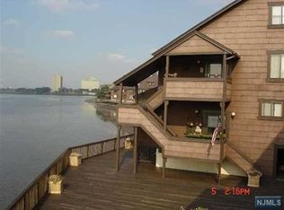 122 Sandpiper Ky, Secaucus, NJ 07094