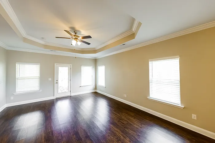 306 Addison Ct — Photo 2