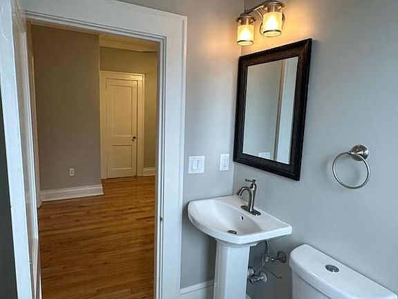 3rd image of 611 W Horatio St APT 13