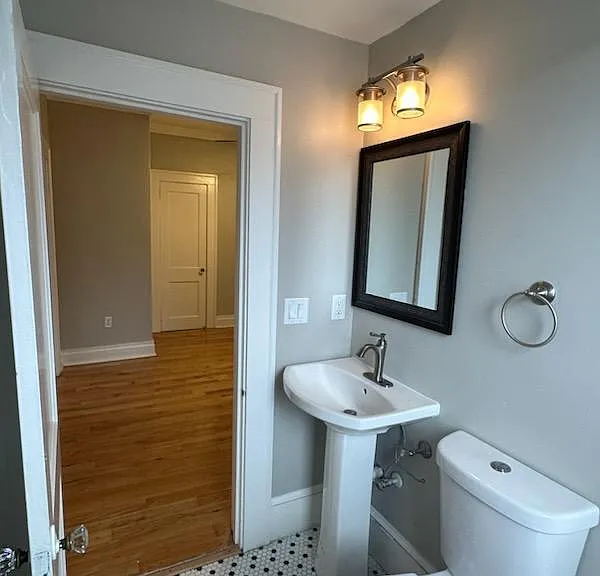 611 W Horatio St #13 — Photo 3