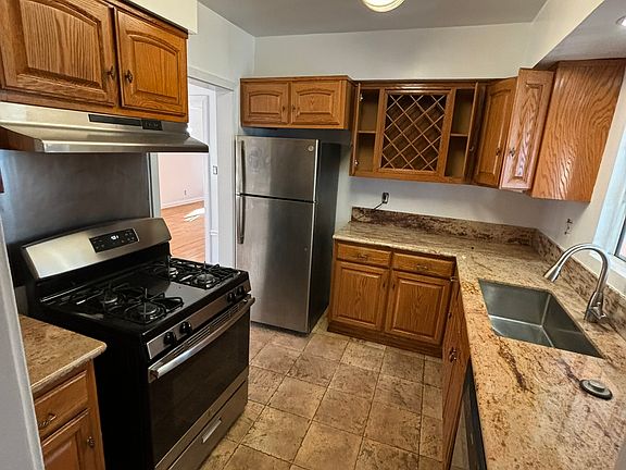 5th image of 4218 S Degnan Blvd #1B-1Ba-600Sqft