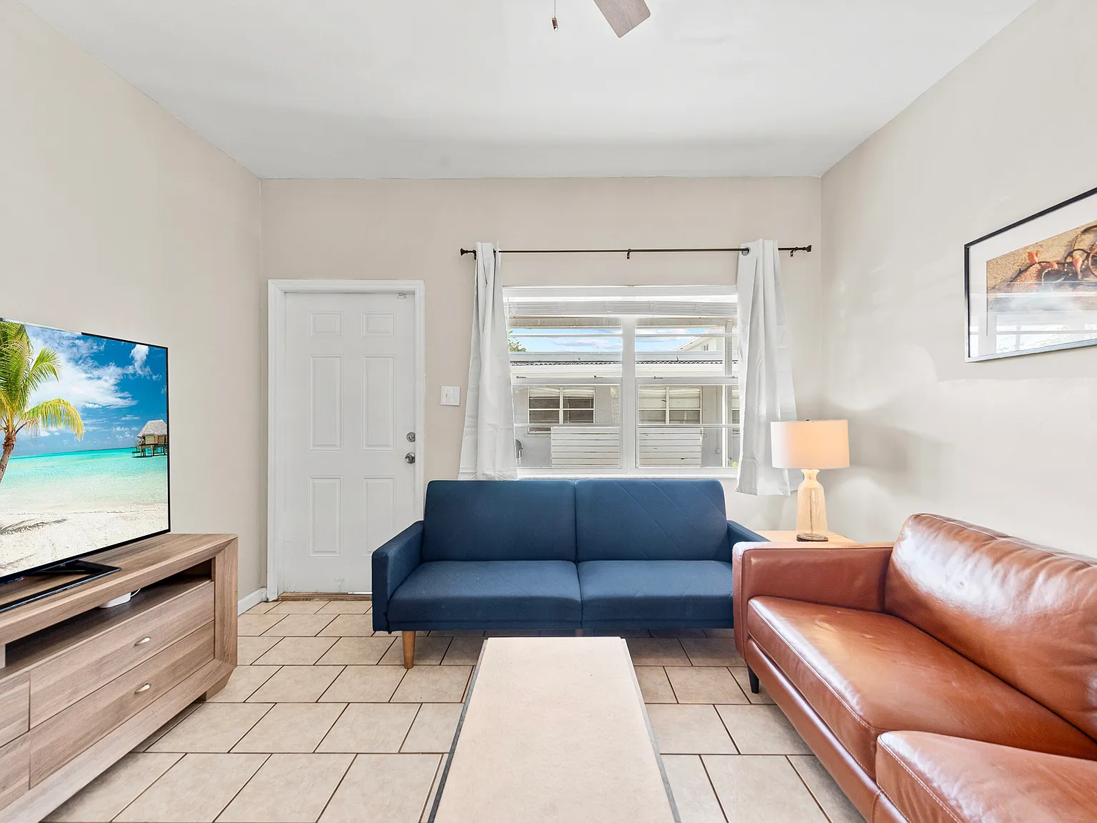2 bed, 900 sqft, $2,300 — Photo 1