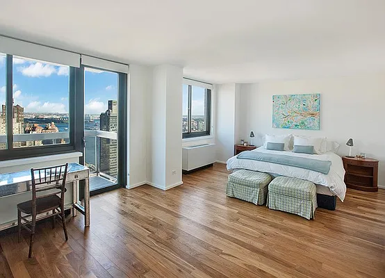 Sold by Warburg | media 2