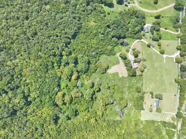28 Edd Hackett Rd, Pleasant Shade, TN 37145