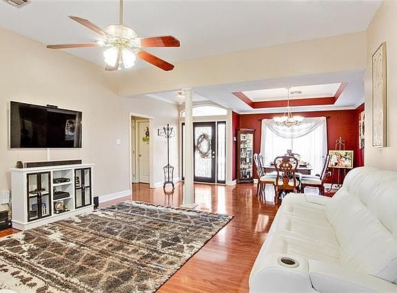 3rd image of 208 Oak Point Dr