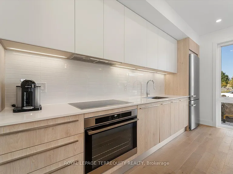 37 Rockmount Cres — Photo 4