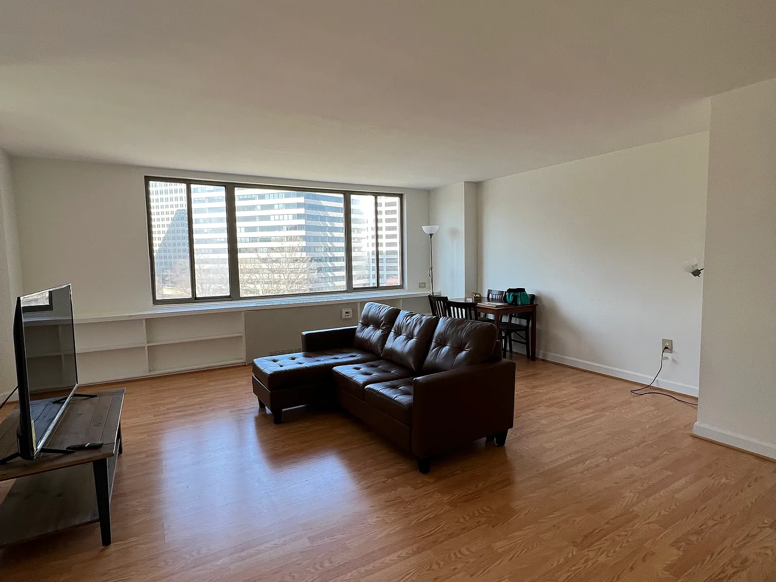 2 bed, 884 sqft, $2,775 — Photo 4