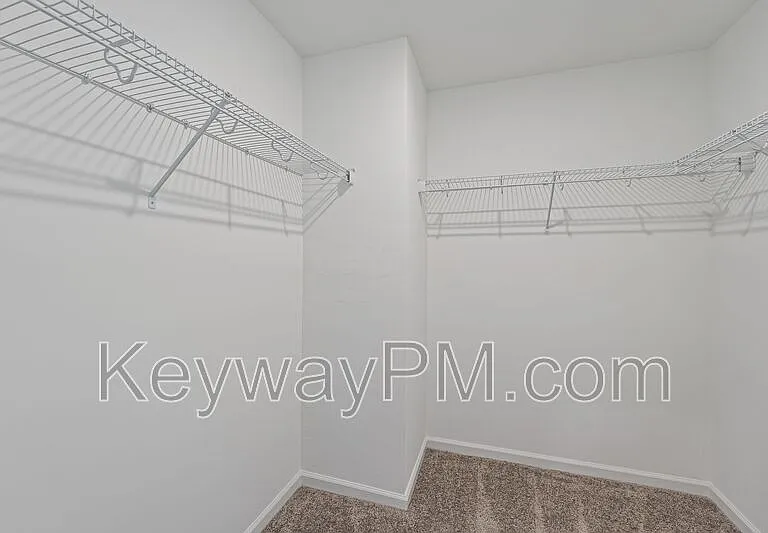585 Hampton Dr — Photo 21