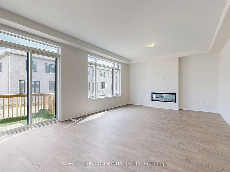 105 Halldorson Ave — Photo 9