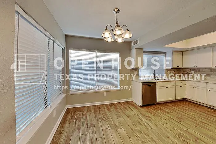 3413 Castle Rock Ln — Photo 5