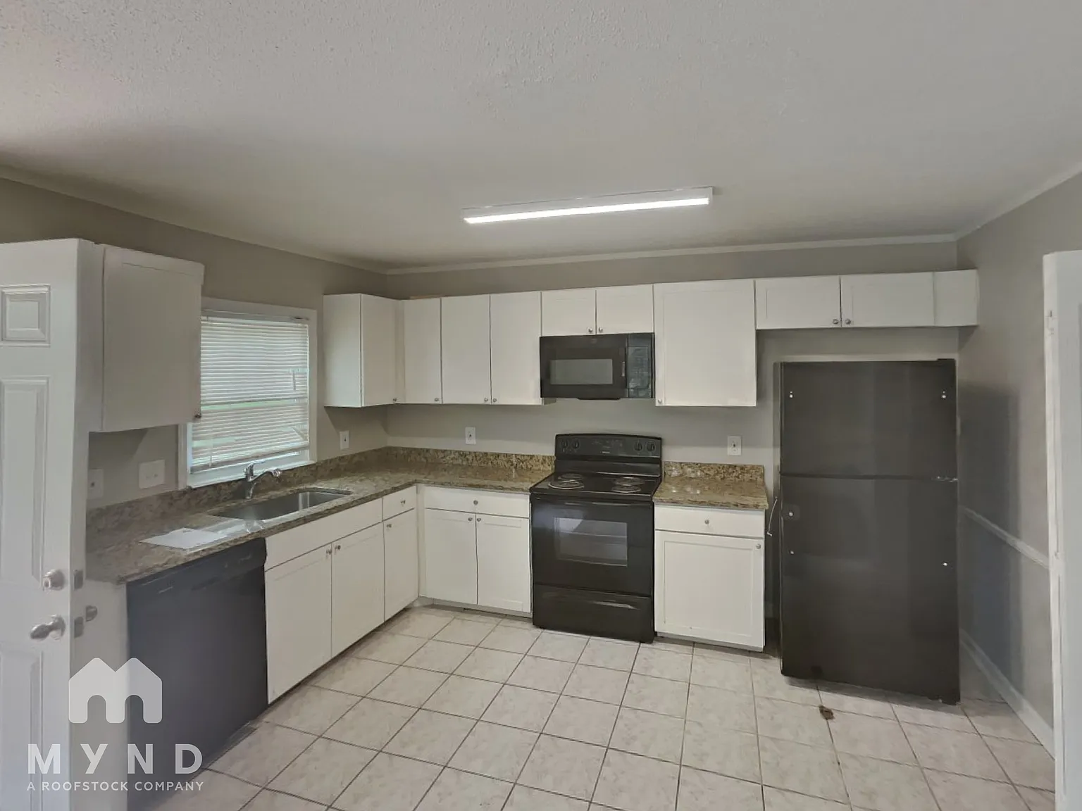 3 bed, 2.0 bath, 2128 sqft, $2,090 — Photo 4