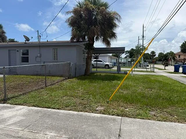 4 bed, 2.0 bath, 1600 sqft, $2,600 — Photo 3