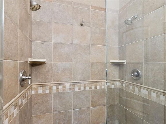 4th image of 1111 W 46th St
