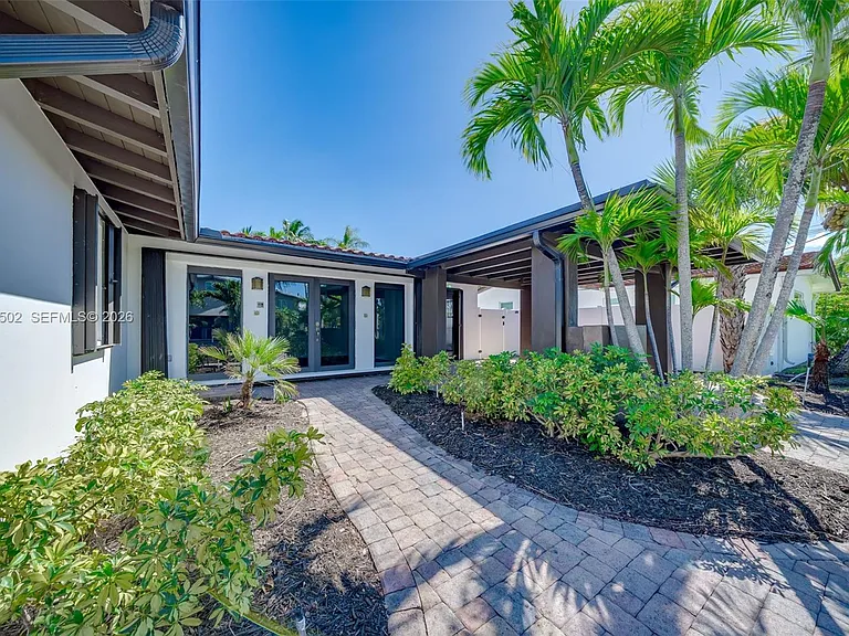 1704 SW 5th Ct — Photo 4