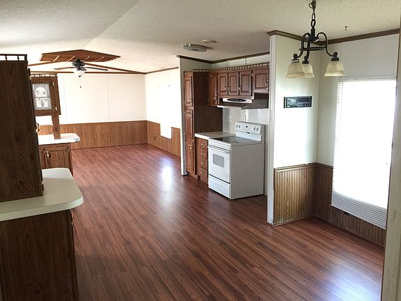 2nd image of 31 Forsythia Dr