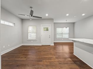 910 W Cato Springs Rd, Fayetteville, AR 72701