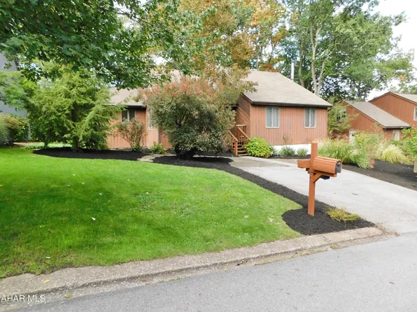 4 Cricket Club Ln, Altoona, PA 16601