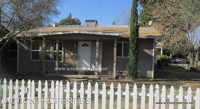 615 Shasta St APT B photo 1