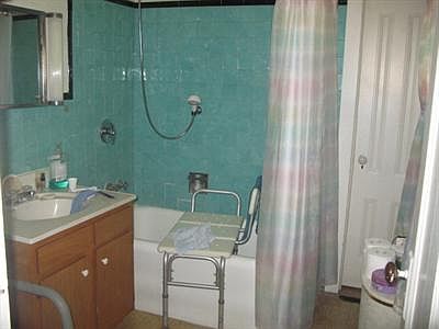 5th image of 308 Diven Ave