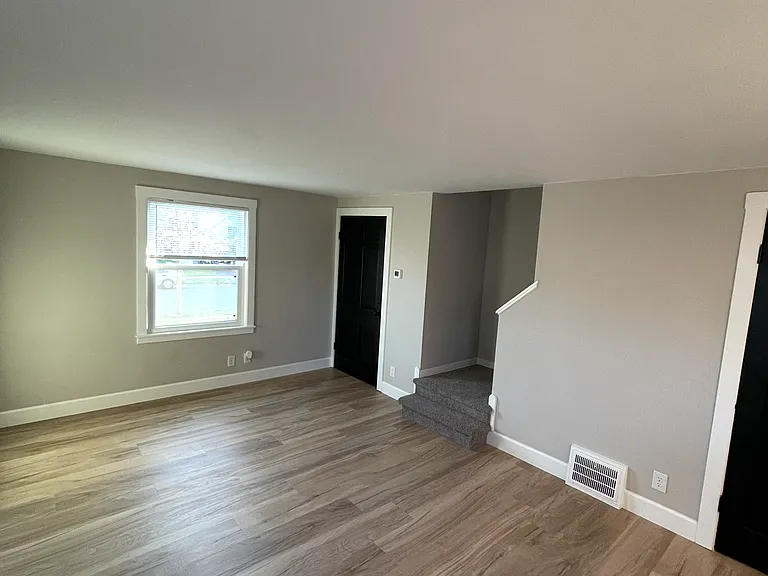 139 Mayville Ave — Photo 5