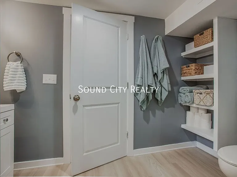 2929 Emery Dr — Photo 23