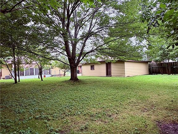 4th image of 6597 Mackenzie Rd