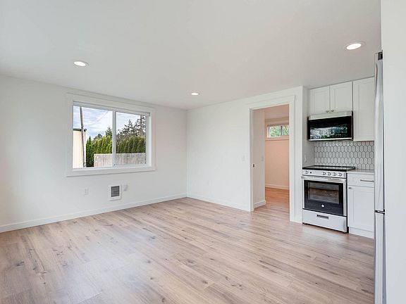 4th image of 495 SE Maylor St #1-2