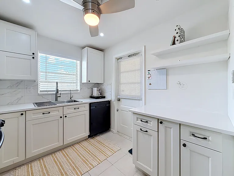 2121 NE 68th St #109 — Photo 25