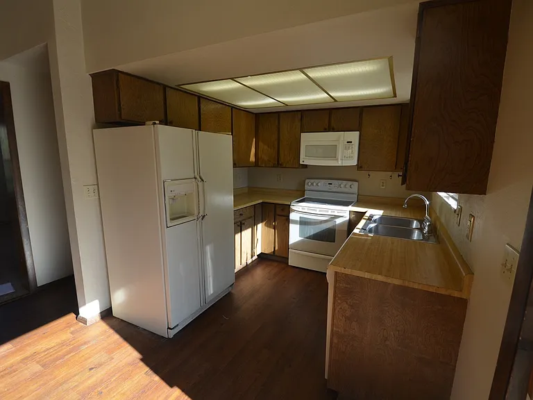 347 Huron Rd #450 — Photo 15
