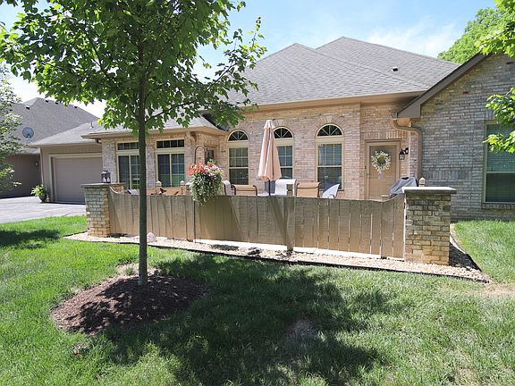 2nd image of 7484 Courtyard Way